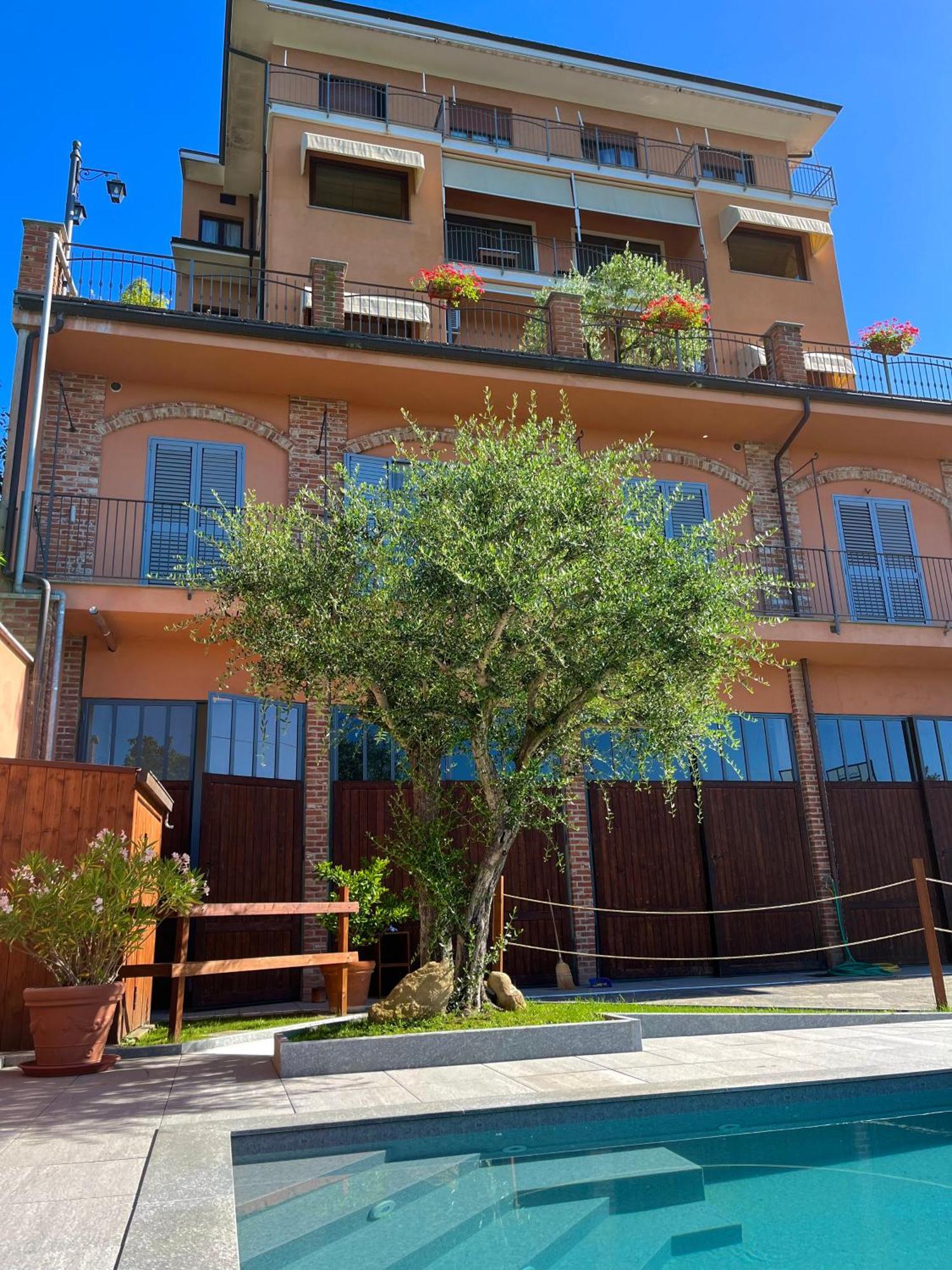 Belvedere Bike Hotel Monta Exterior photo