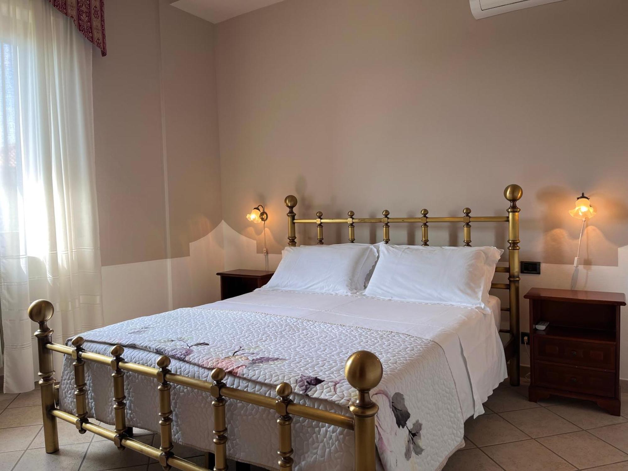 Belvedere Bike Hotel Monta Room photo