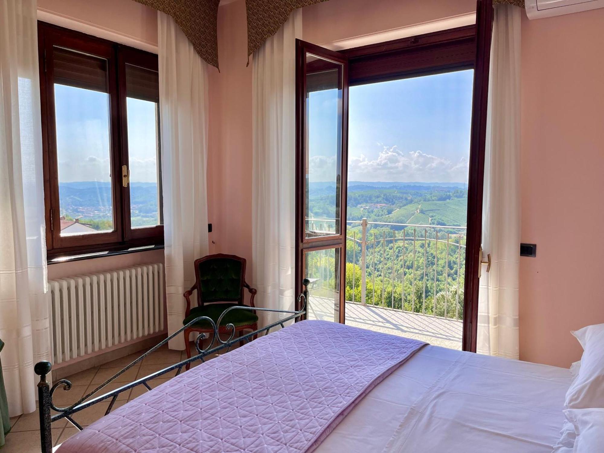 Belvedere Bike Hotel Monta Exterior photo