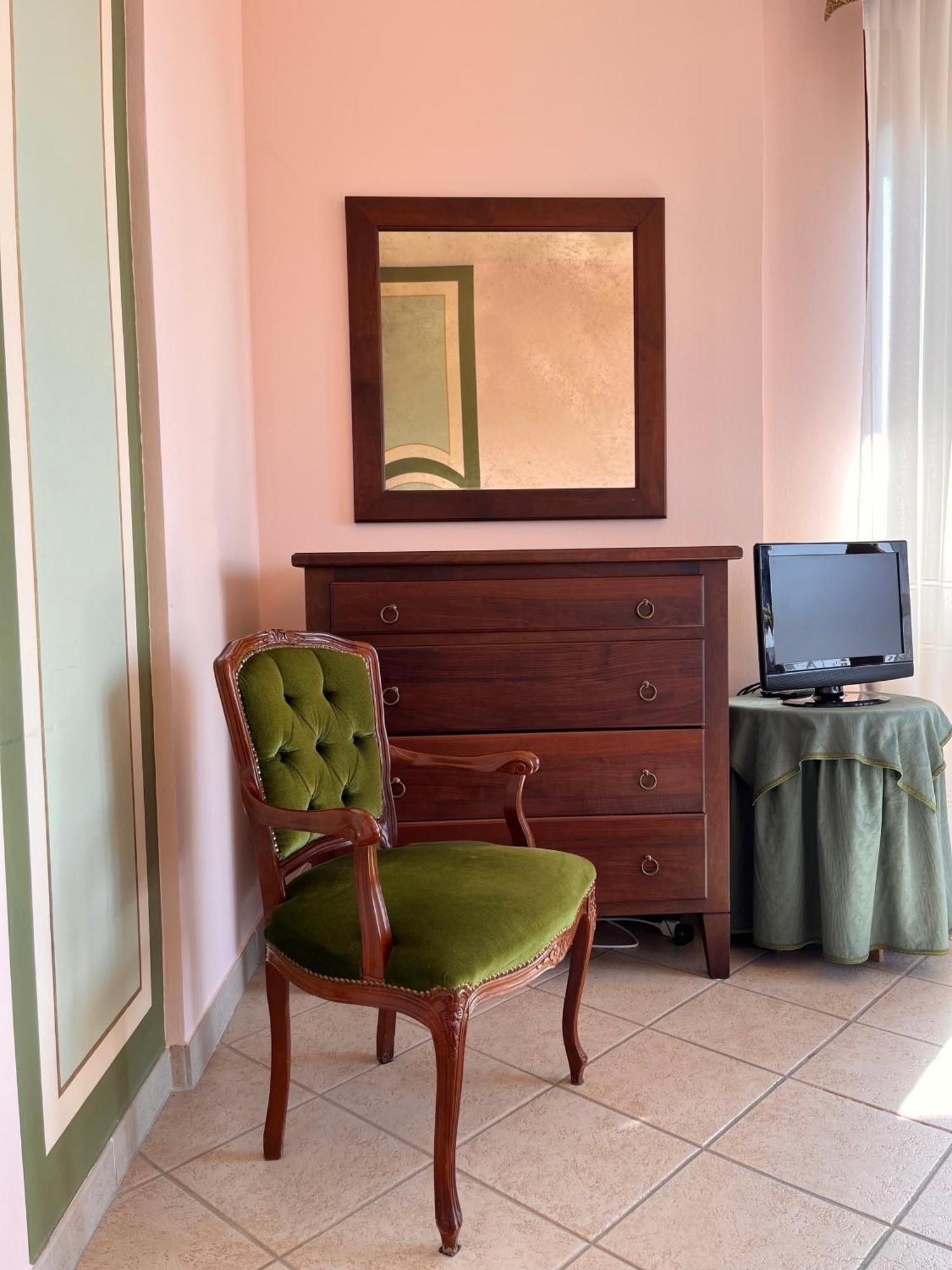 Belvedere Bike Hotel Monta Room photo